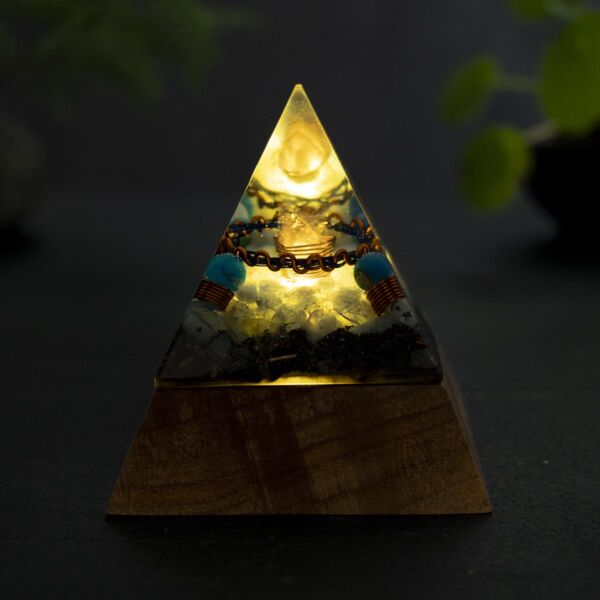 Orgonit Piramit – Kristal Kuvars – Aydınlatmalı